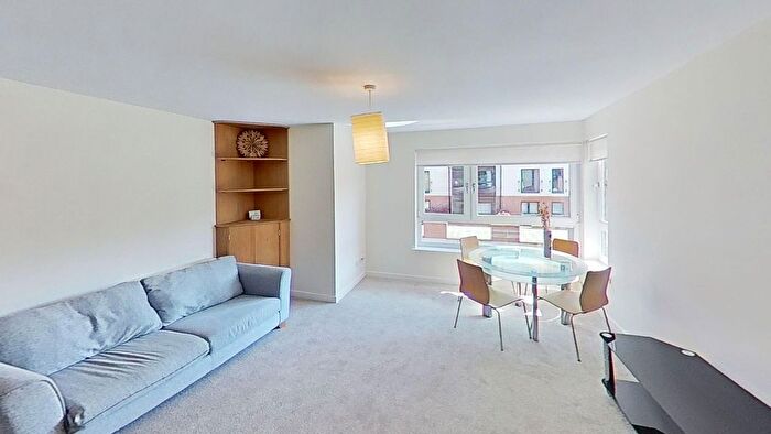 2 Bedroom Flat To Rent In Salamander Court, Edinburgh, EH6