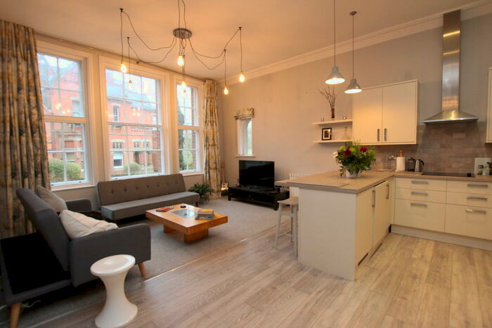 2 Bedroom Apartment To Rent In Cavendish Crescent South, The Park, NG7