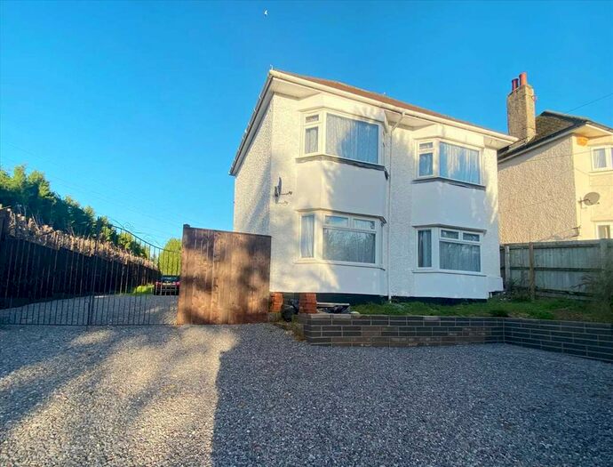 3 Bedroom Detached House To Rent In Magna Road, Bournemouth, BH11