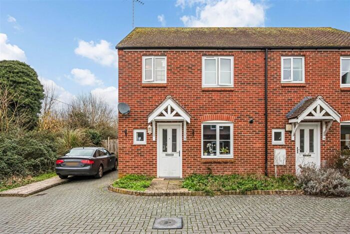 3 Bedroom Semi Detached House For Sale In Barley Road, Andover, SP11
