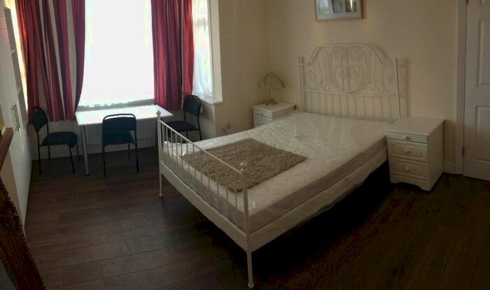 1 Bedroom Studio To Rent In North Circular Road, London, N13