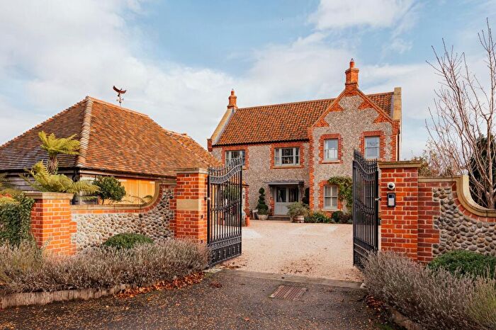 4 Bedroom Detached House For Sale In Stunning Detached Home On Herrings Lane With Coastal Views, PE31