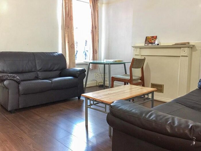 3 Bedroom Terraced House To Rent In Umberslade Road, Selly Oak, Birmingham, B29