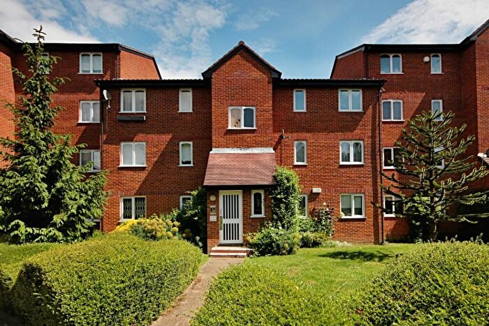 2 Bedroom Flat To Rent In John Silkin Lane, London, SE8