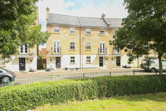 5 Bedroom Town House To Rent In Allington Circle, Kingsmead, Milton Keynes, MK4