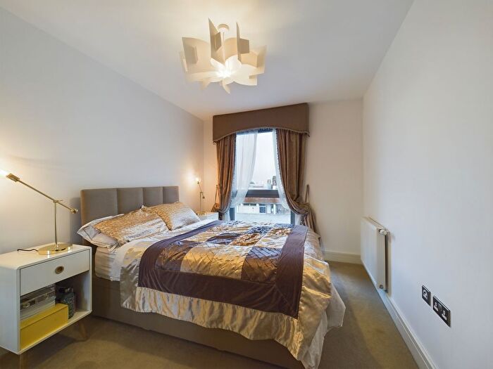 1 Bedroom Flat For Sale In Boleyn Road, London, N16