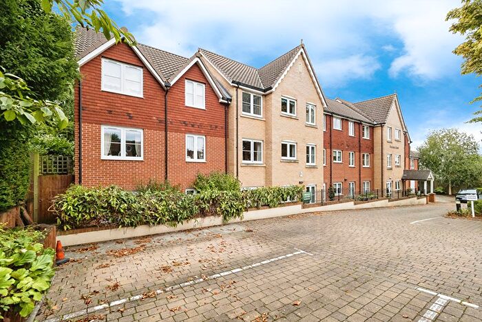 1 Bedroom Flat For Sale In Devereux Court, - Snakes Lane West, Woodford Green, Essex, IG8