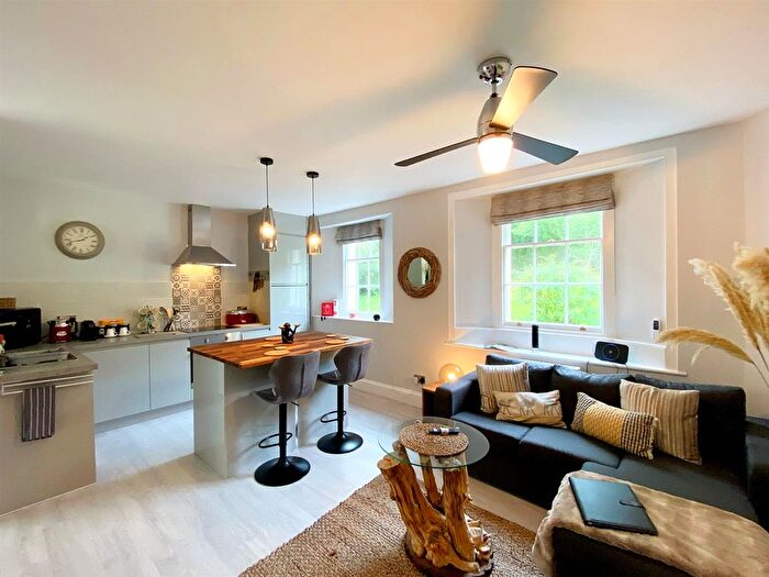 1 Bedroom Flat To Rent In Hesketh Crescent, Torquay, TQ1