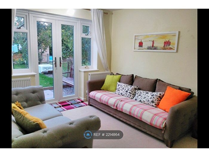 2 Bedroom Maisonette To Rent In Acacia Road, Leamington Spa, CV32