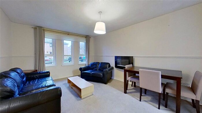 2 Bedroom Flat To Rent In Garriochmill Road, North Kelvinside, Glasgow, G20