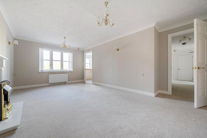 2 Bedroom Retirement Property For Sale In Newsholme Drive, London, N21