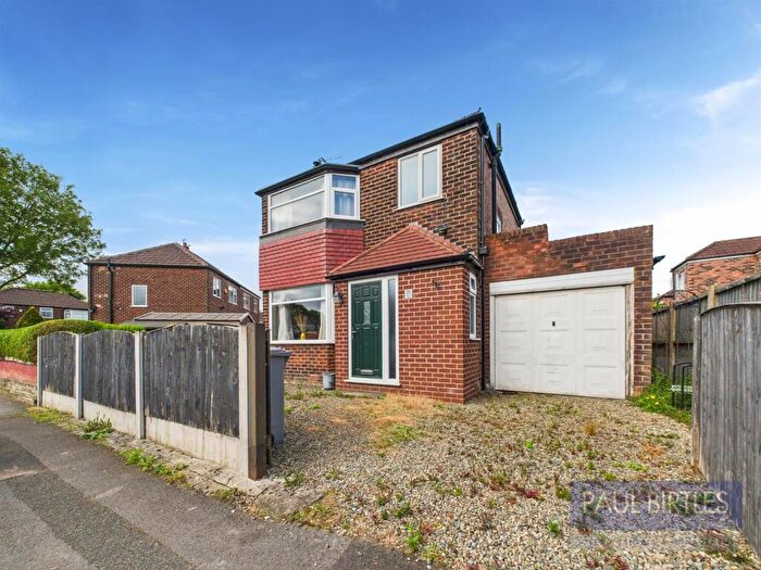 3 Bedroom Detached House For Sale In Lawrence Road, Flixton, Trafford, M41