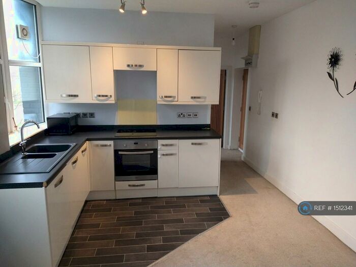 2 Bedroom Flat To Rent In Ravenscliffe Road, Stoke-On-Trent, ST7