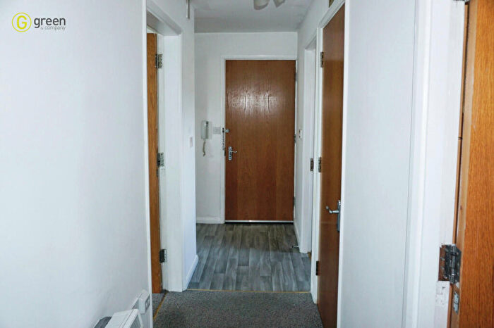 2 Bedroom Apartment For Sale In Warren House Walk, Walmley, B76