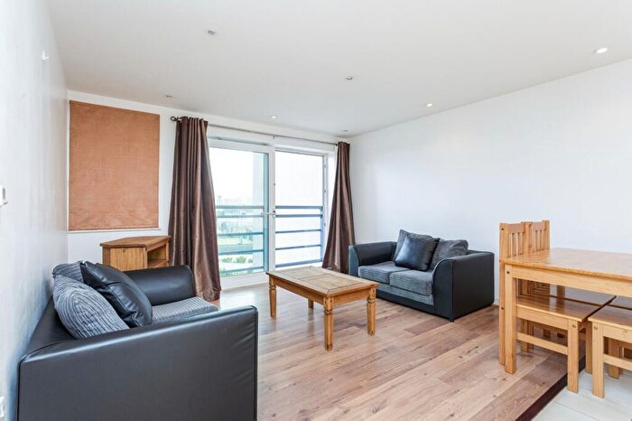 2 Bedroom Flat To Rent In The Crescent, Gunwharf Quays, Portsmouth, PO1