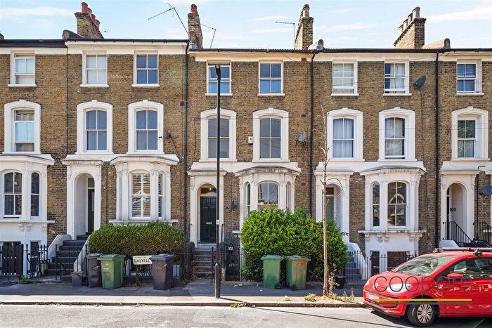 2 Bedroom Flat To Rent In Dalyell Road, London, SW9