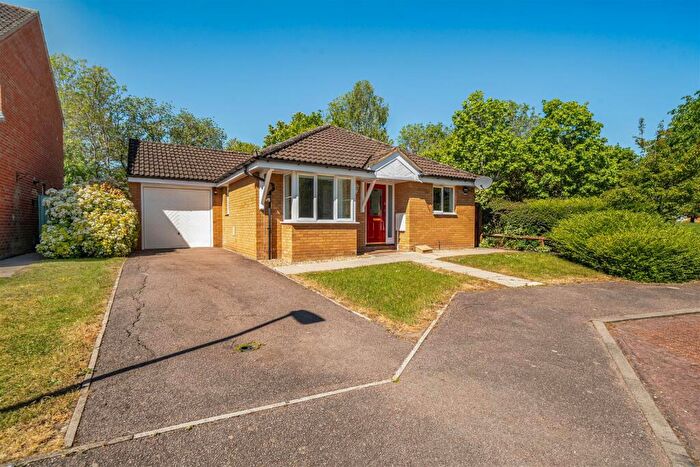2 Bedroom Detached Bungalow For Sale In Francis Groves Close, Bedford, MK41