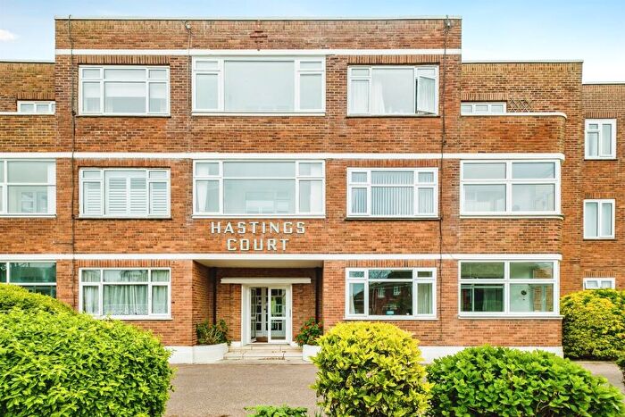 2 Bedroom Flat For Sale In Winchelsea Gardens, Worthing, BN11