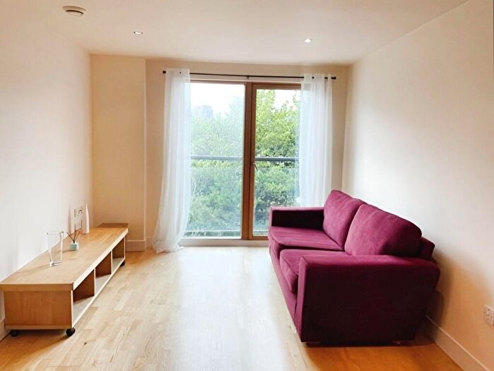 2 Bedroom Flat To Rent In Armouries Way, Leeds, West Yorkshire, Uk, LS10