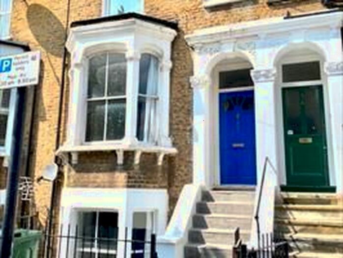 3 Bedroom Flat To Rent In Haselrigge Road, London, SW4
