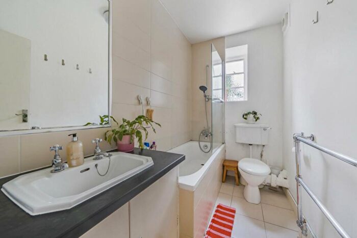 2 Bedroom Flat For Sale In Haverstock Hill, Belsize Park, NW3