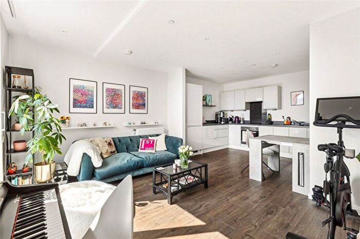 1 Bedroom Flat For Sale In Bridle Mews, London, E1