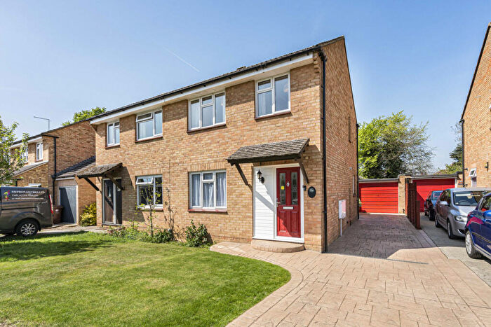 3 Bedroom Semi-Detached House For Sale In Great Close Road, Yarnton, OX5