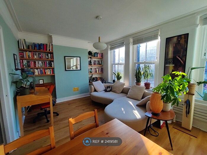 1 Bedroom Flat To Rent In First Floor, London, SE5