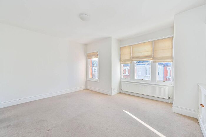 4 Bedroom Flat To Rent In Gayville Road, Between The Commons, London, SW11