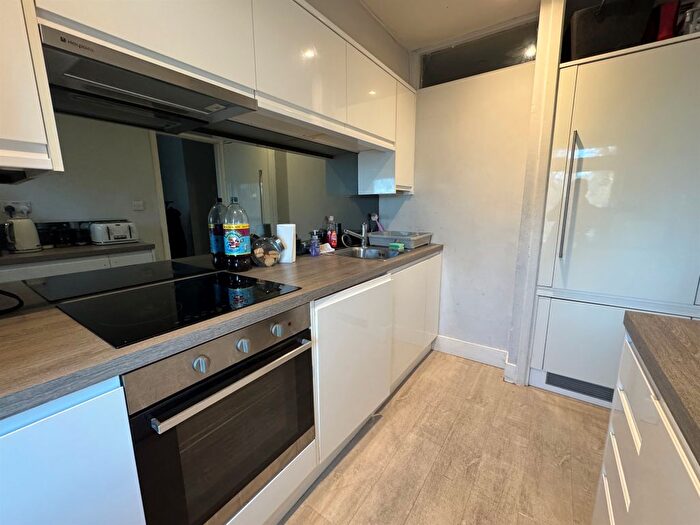 1 Bedroom Flat For Sale In Longbridge Road, Horley, RH6