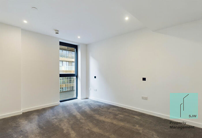 2 Bedroom Apartment To Rent In Merino Gardens, London, E1W
