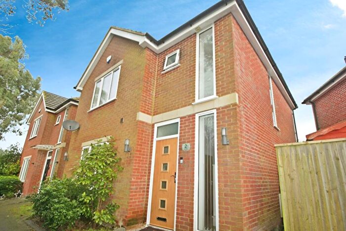 3 Bedroom Detached House To Rent In The Crescent, Netley Abbey, Southampton, SO31