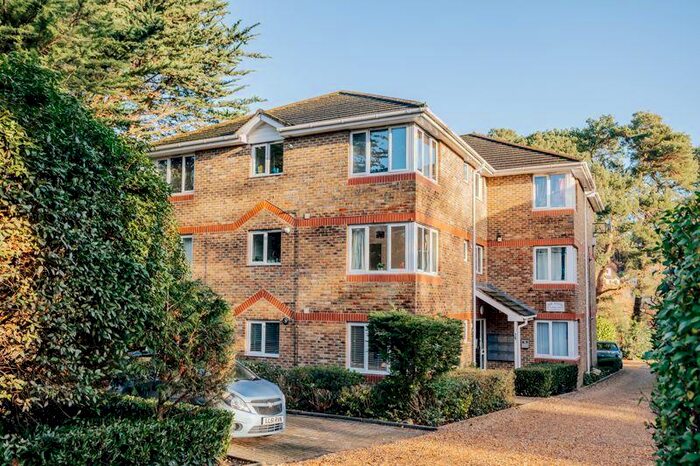 2 Bedroom Flat To Rent In Surrey Road, Poole, BH12