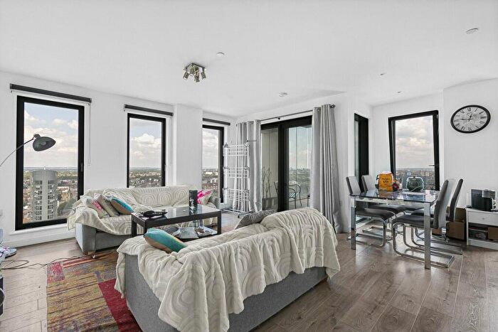 3 Bedroom Apartment To Rent In Great Eastern Road, London, E15