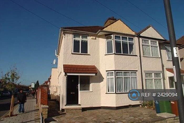 Studio To Rent In Whitefriars Drive, Harrow, HA3