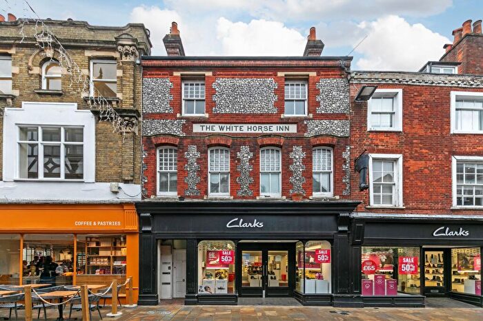 2 Bedroom Apartment To Rent In High Street, Winchester, SO23