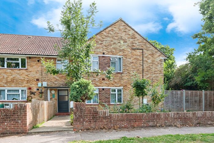 2 Bedroom Flat For Sale In Tilers Way, Reigate, Surrey, RH2