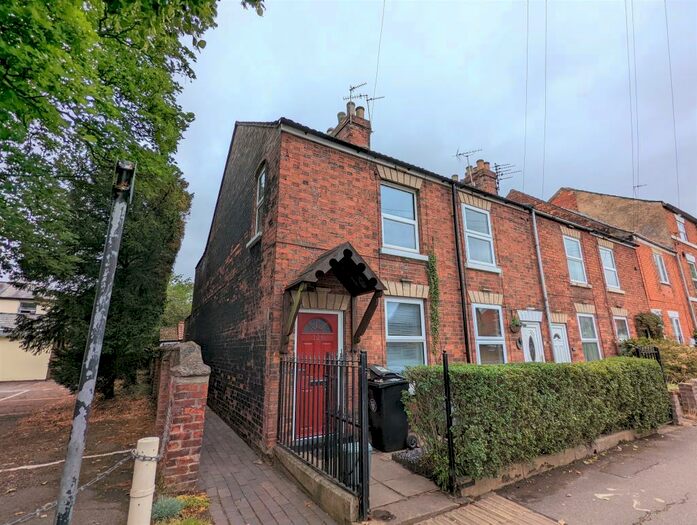 2 Bedroom House To Rent In North Parade, Grantham, NG31