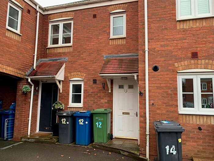 2 Bedroom Town House To Rent In Russell Close, Wilnecote, Tamworth, B77