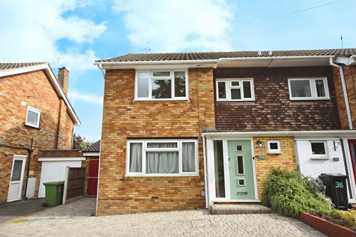 3 Bedroom Semi-Detached House For Sale In Hillary Mount, Billericay, CM12