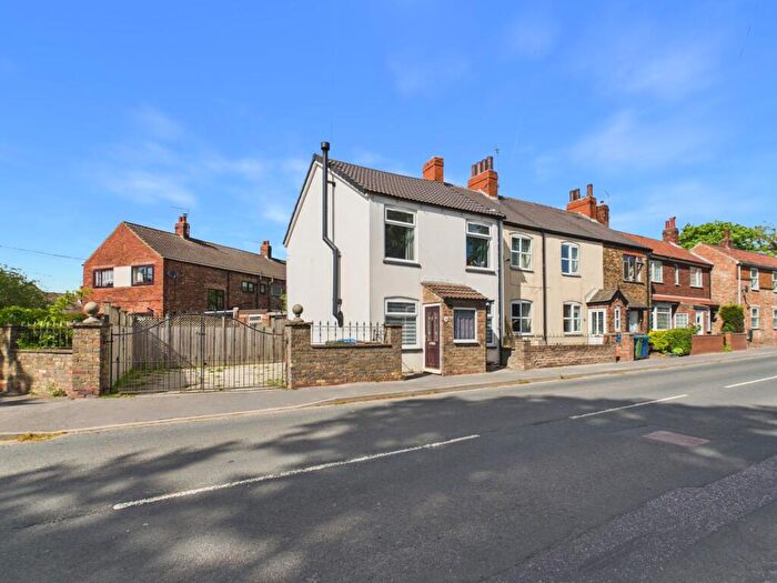 3 Bedroom Terraced House For Sale In Pontefract Road, Snaith, DN14