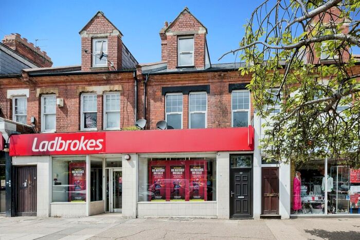 3 Bedroom Maisonette To Rent In Kingsley Park Terrace, Northampton, NN2