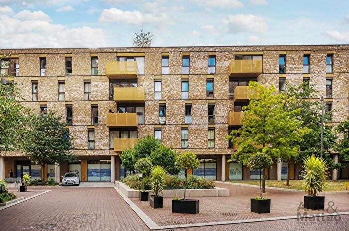 3 Bedroom Flat For Sale In Greenland Place, Yeoman Street, Surrey Quays, SE8