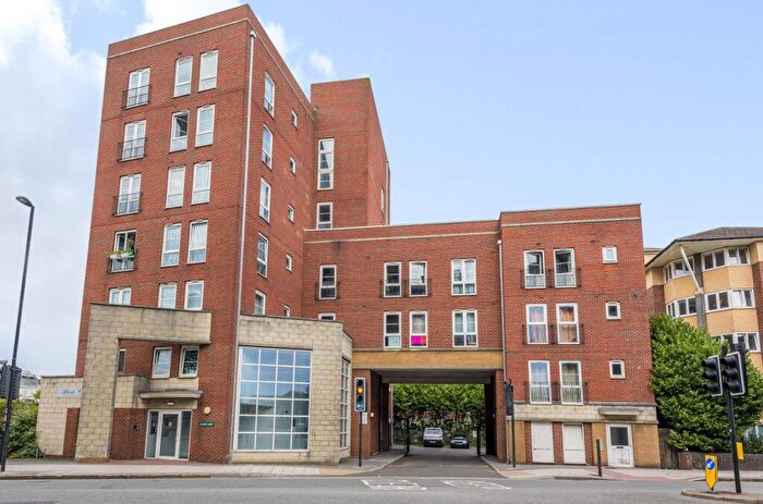 1 Bedroom Flat To Rent In Canute Road, Southampton, Hampshire, SO14