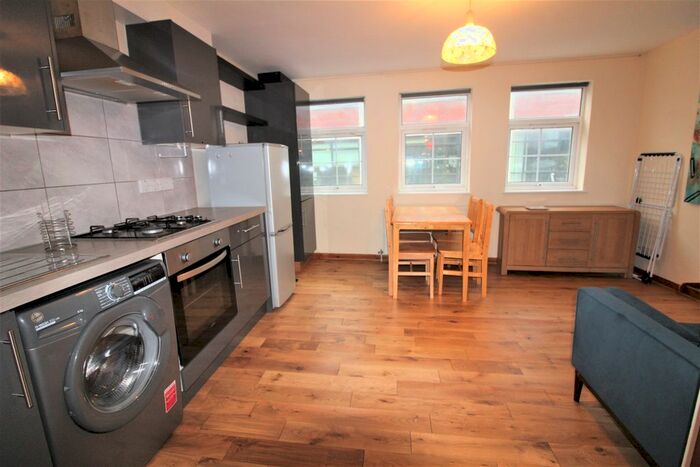1 Bedroom Flat To Rent In Bentley Road, London, N1