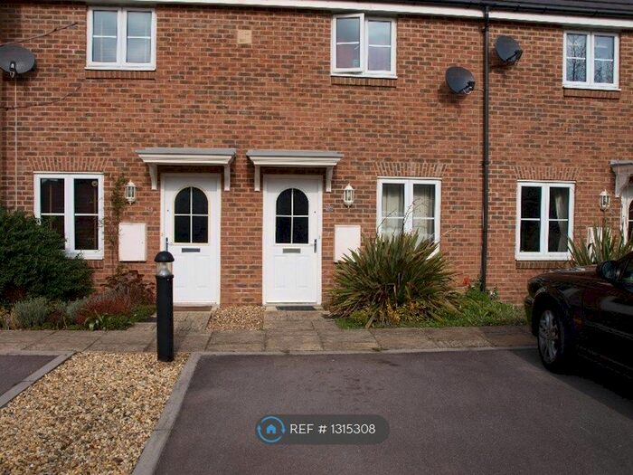 2 Bedroom Terraced House To Rent In Angus Close, Winnersh RG41