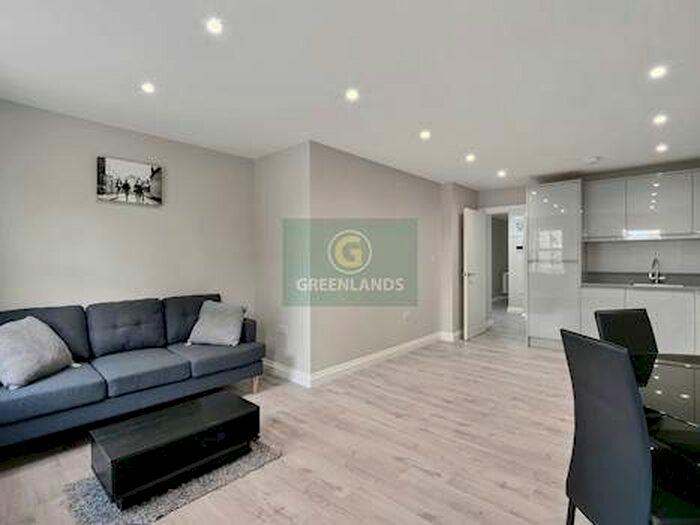 2 Bedroom Flat To Rent In Bethnal Green Road, Bethnal Green, E2