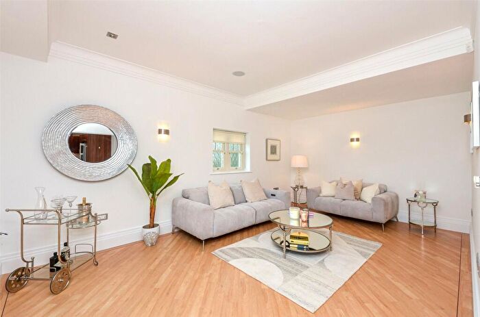 2 Bedroom Apartment For Sale In Walshaw Avenue, Colwyn Bay, Conwy, LL29