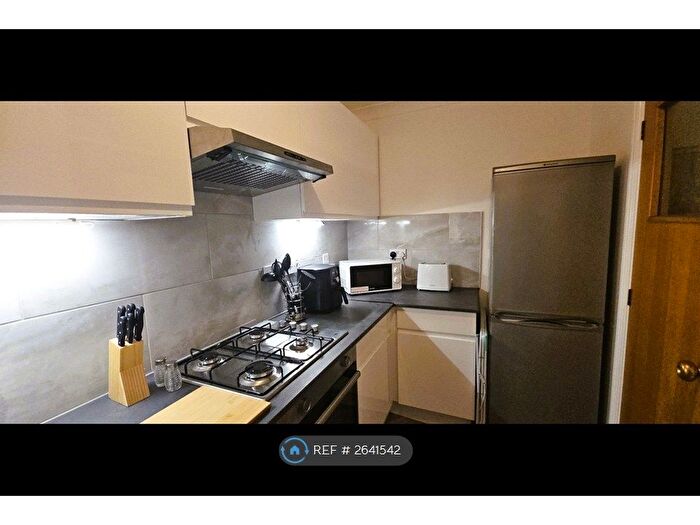 2 Bedroom Flat To Rent In Chaseley Drive, London, W4