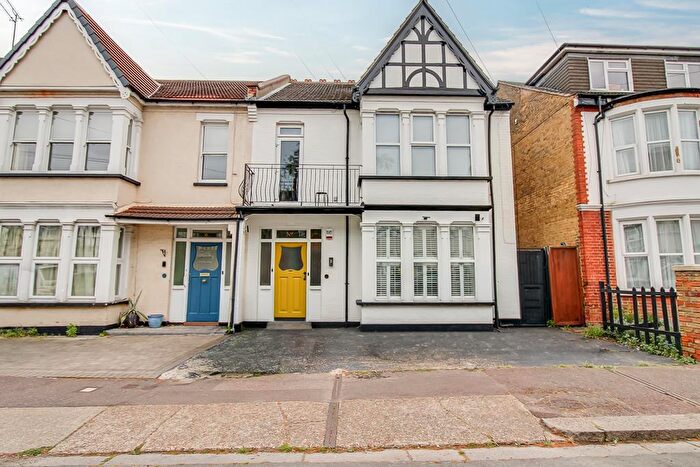 2 Bedroom Flat For Sale In Elderton Road, Westcliff-on-Sea, SS0